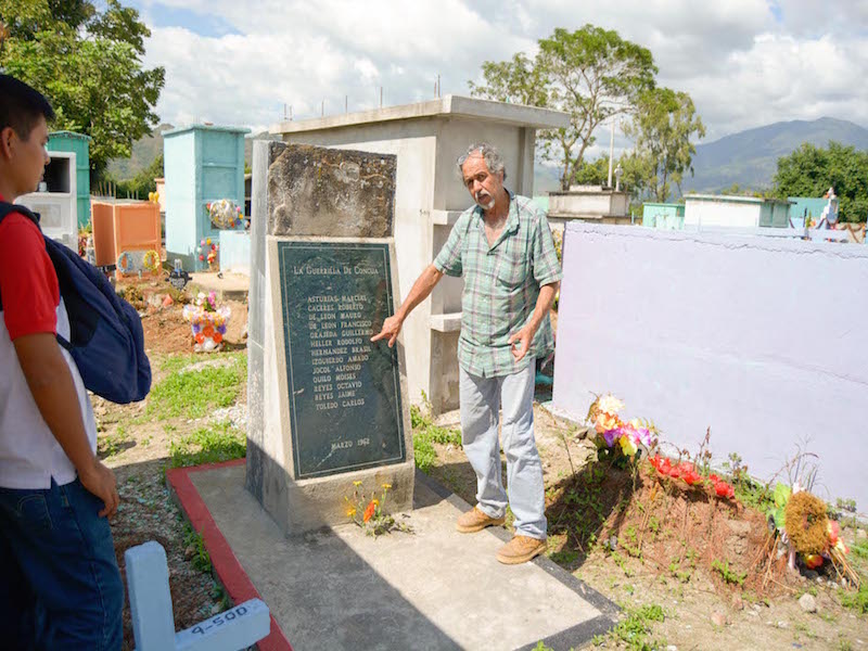PLAQUETA_Y_TUMBAS_GUERRILLA_SALAMA_1_copia
